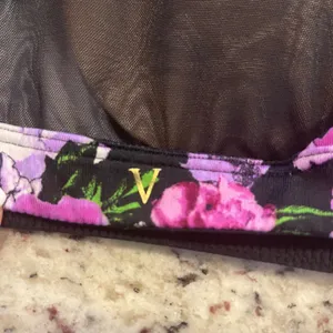 Victoria's Secret Sport Bra Women S Purple Floral Strappy Cage Back Activewear thumbnail 4