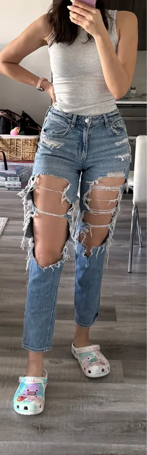 American Eagle Jeans Ripped Mom thumbnail 1