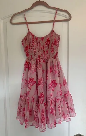 Hello Molly On The Pther Side Pink Floral Dress Size 2! thumbnail 1
