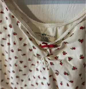 RARE Brandy Melville White Red Floral Top with ruched bust and lace trim thumbnail 2