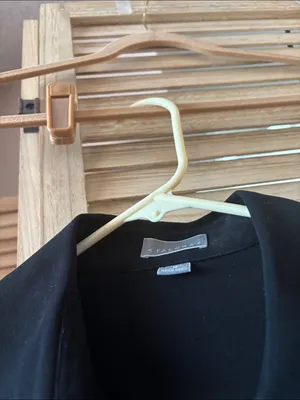 Talora Black Short-Sleeve Button-Up Shirt Medium thumbnail 2