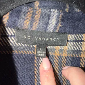 NWOT No Vacancy Brushed Wool Plaid Shacket - Navy and Tan thumbnail 4
