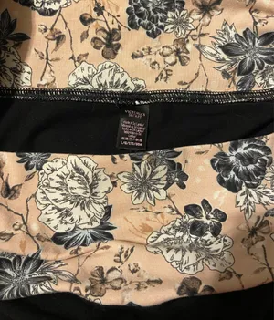 Victoria's Secret Black Leggings with Floral Printed Waistband thumbnail 2