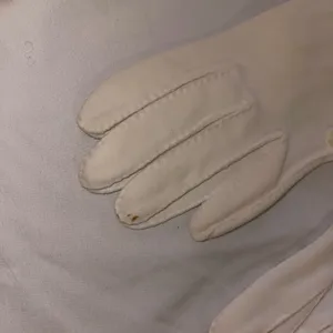 Elegant Vintage White Gloves in Original Made in Italy Packaging - As Is thumbnail 4