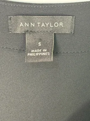 Ann Taylor Black Sleeveless Pleated Split-Neck Blouse Size S thumbnail 2