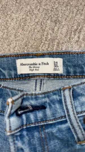 Abercrombie High-Rise Jeans The Skinny thumbnail 2