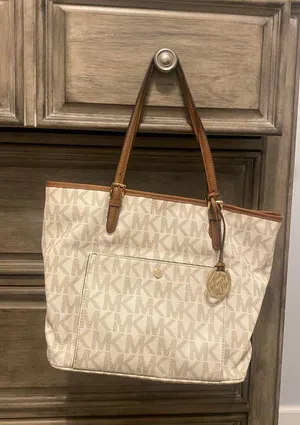 Michael Kors Purse thumbnail 1