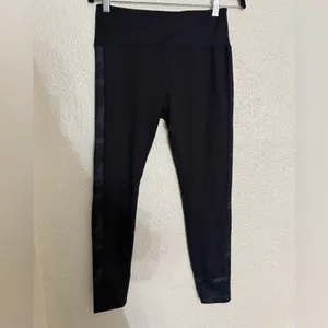 Vuori Asymmetric Color Block Leggings Camo size Medium thumbnail 2