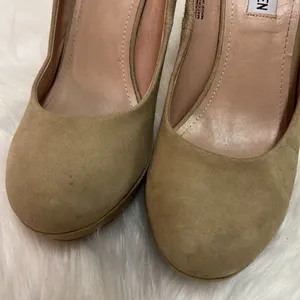 Steve Madden‎ Cake Suede Nude Heels with Rhinestone Bow Size 7.5 B-25 thumbnail 5