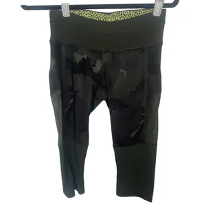 Lululemon Green Camo Style Leggings Size 4‎ thumbnail 2