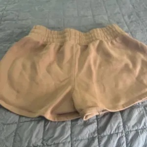 Under Armour Women's Tan Cotton Shorts Women’s XL thumbnail 3