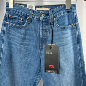 NWT Levi's Premium Wedgie Icon Fit Jeans in Medium‎ Blue Size 25 thumbnail 6