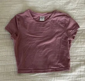 Aritzia tna tee thumbnail 1