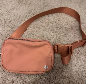 Lululemon Everywhere Belt Bag thumbnail 1