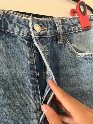 Zara High Rise Relaxed Mom Jeans 8 Button Fly Distressed Casual Model Off Duty thumbnail 4