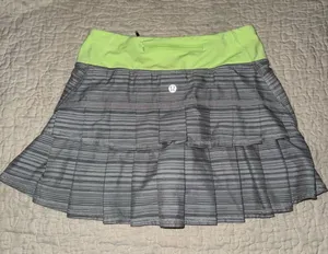 RARE VINTAGE Lululemon Pace Setter Pleated Skirt‎ Wee Are From Space Size 2 thumbnail 1
