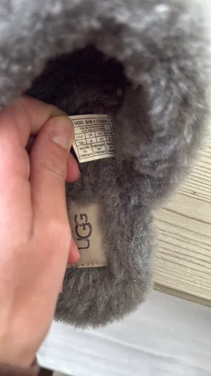 Women’s UGG Slippers thumbnail 5