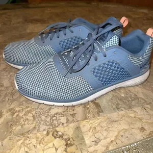 Reebok sneakers lightweight blue size 8.5 thumbnail 2