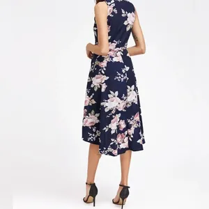 ✨HP✨V Neckline Floral Print Dip Hem Dress✨ thumbnail 4