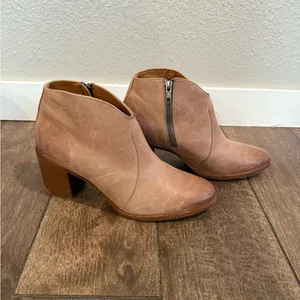 Frye‎ Nora Short Zipper Boot Almond Toe Tan Block Heel Womens Size 8.5B thumbnail 4