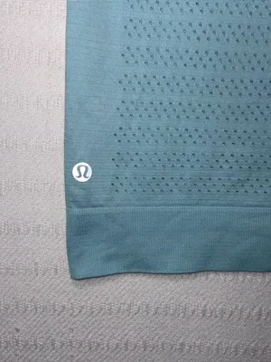 Lululemon Womens Breeze By Breathable Muscle Tank Top Size 6 Workout Running Gym thumbnail 3