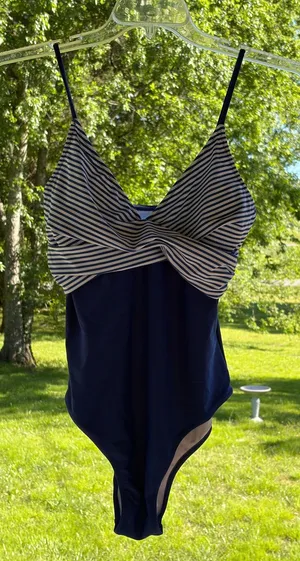 Cupshe NWT One Piece Swimsuit L Blue White Striped Beach Vacation Cruise Travel thumbnail 1