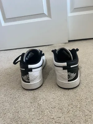 Nike Air Jordan  thumbnail 2