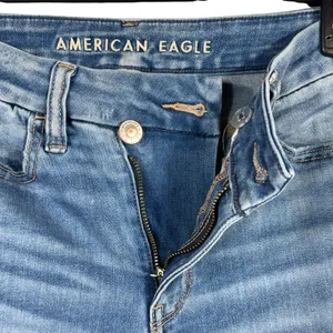 American Eagle SZ 4 Curvy Hi-Rise Jeggings Jeans Stretch Zip-Fly Pockets Whisker thumbnail 3