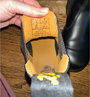 Dr. Martens Chelsea Boots thumbnail 7