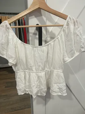 Hollister white  top thumbnail 7