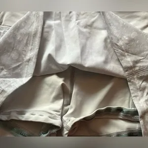 LULULEMON Pace Rival Mid-Rise Skirt Terrazzo Marble Silver size 2 EUC Pickleball thumbnail 3
