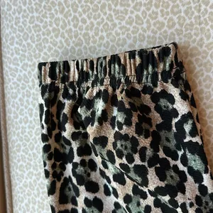 NWOT Jules & Leopold tan with green & black leopard spots the neck top thumbnail 11