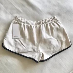 Lululemon Scuba Mid-Rise Oversized Short 3" Trim Light Ivory / Black NWT thumbnail 8