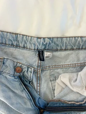 H&M High-Waisted Jeans Wide-Leg thumbnail 3