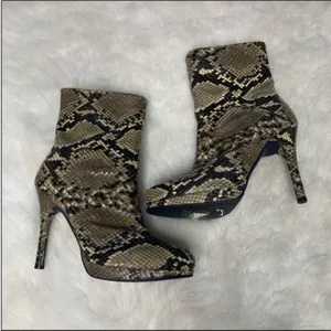 Vintage Stuart Weitzman Snake Skin Heeled Boots thumbnail 8
