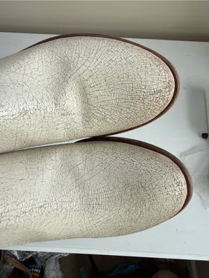 Frye Carson Piping Off-White Leather Crackled Vintage Chelsea Casual Ankle Boots thumbnail 13