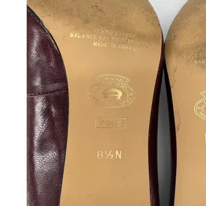 Vintage Etienne Aigner Pumps 8.5N Burgundy Leather Gold Medallion Pointed Toe thumbnail 7