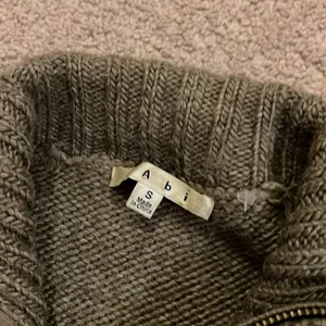 ‎Cabi small fuzzy vest thumbnail 5