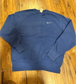 nike crewneck thumbnail 1