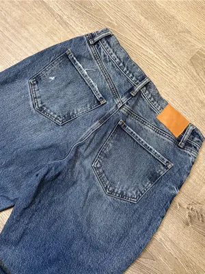 •EXPRESS• HIGH RISE STRAIGHT ANKLE JEANS thumbnail 3