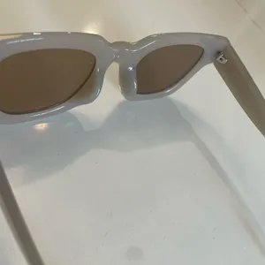 LIKE NEW Beige Tan Square Shaped Women's Sunglasses thumbnail 7