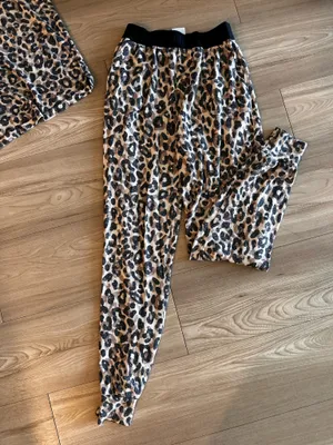 Victoria's Secret Pink Pajama Set thumbnail 2