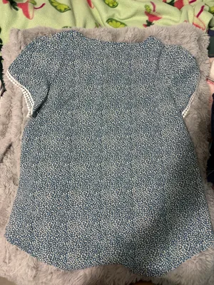 Blue spotted tee with lace sleeves thumbnail 2