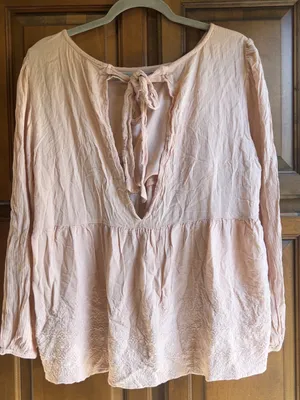 American Eagle smocked blouse. Open back with tie bow. Light pink. Size L thumbnail 7