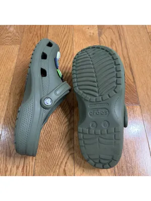 Crocs Classic Clog Olive Green Clogs Men’s 6 Women’s 8 w/ Jibbitz Charms thumbnail 9