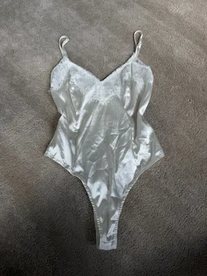 PrettyLittleThing White Satin Lace Bodysuit Size 4 thumbnail 2