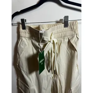 Brand New Halara Women's Size XS White Cargo High Waisted Pants thumbnail 6