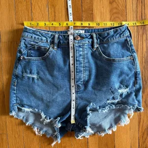 WE THE FREE Curvy High Rise Denim Shorts medium Wash‎ size 28 thumbnail 4