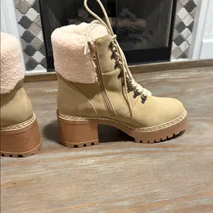 MIA Tiler Faux Fur Platform Lug Boots Tan Hiker Style Chunky‎ Heel 10 NIB thumbnail 5