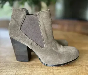Bjorndal Andrews Tan Genuine Suede Women’s Ankle Boots Taupe Hells Size 6.5 thumbnail 1